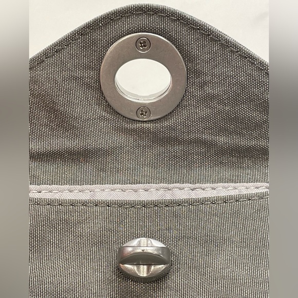 Baggallini On the Go Envelope Case Small - Picture 5 of 5